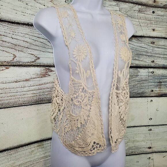 Vivid Collection of NY Women’s Ivory Crochet Lace Vest Large Boho Festival Top - Picture 2 of 11